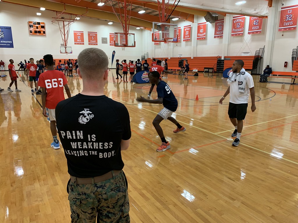 USMC_Basketball's tweet photo. 𝐃𝐄𝐓𝐑𝐎𝐈𝐓👏 We are 𝗧𝗛𝗥𝗘𝗘 weeks from USMC Sports Leadership Academy's Basketball Clinic❗  

𝗛𝗔𝗩𝗘 𝗬𝗢𝗨 𝗥𝗘𝗚𝗜𝗦𝗧𝗘𝗥𝗘𝗗?
➡ https://t.co/DXzpdFXqN1 ⬅

#USMC #BasketballClinic #BuiltToLead #Leadership https://t.co/Jo6Zvs2jcw