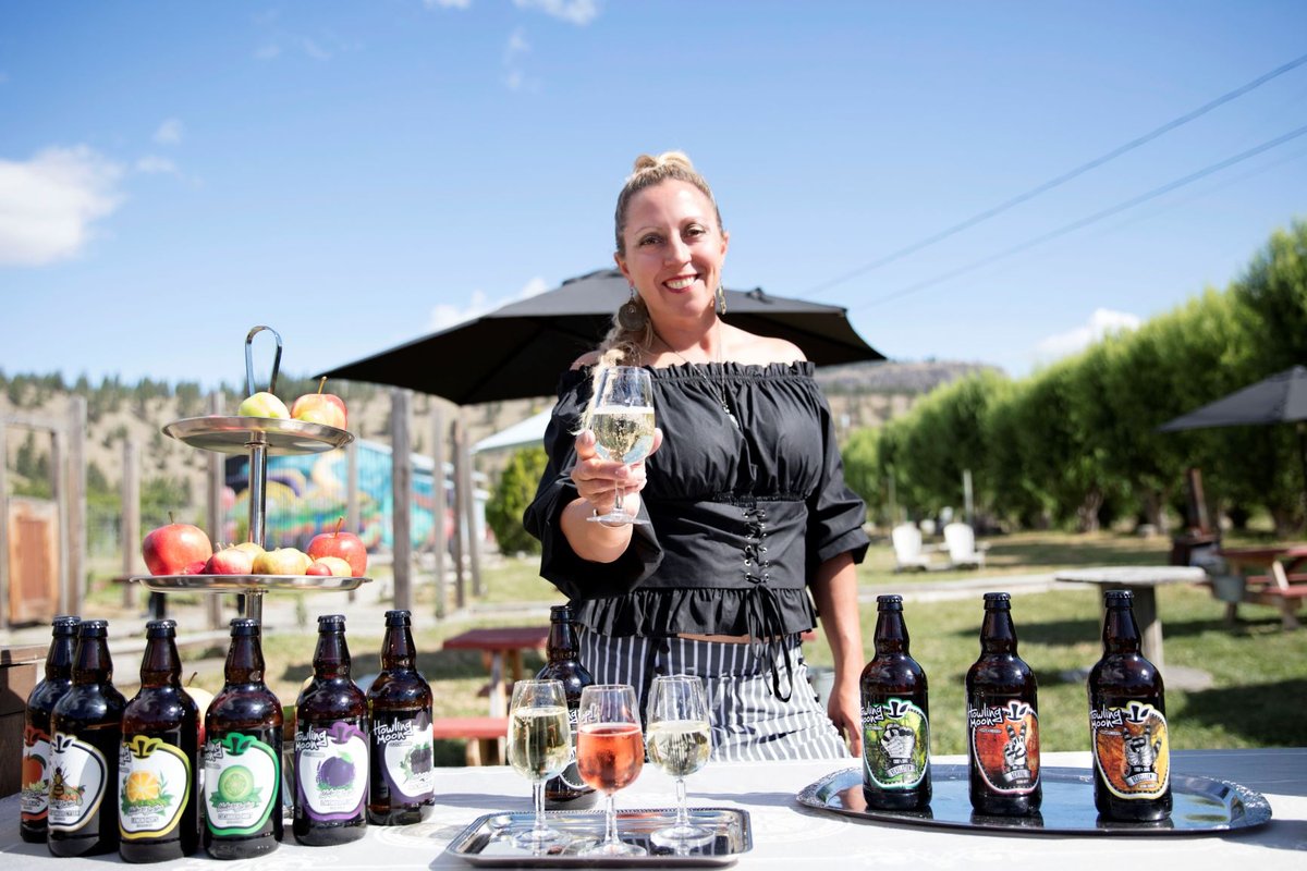 HowlingCider's tweet image. 🍂 Last weekend!  We&apos;ve decided this will be the last weekend for our tasting room to be open this 2020 season.  We are still open for purchases so take advantage of our curbside pickup option and online ordering if you&apos;d like to keep getting cider. howlingmoon.ca/collections