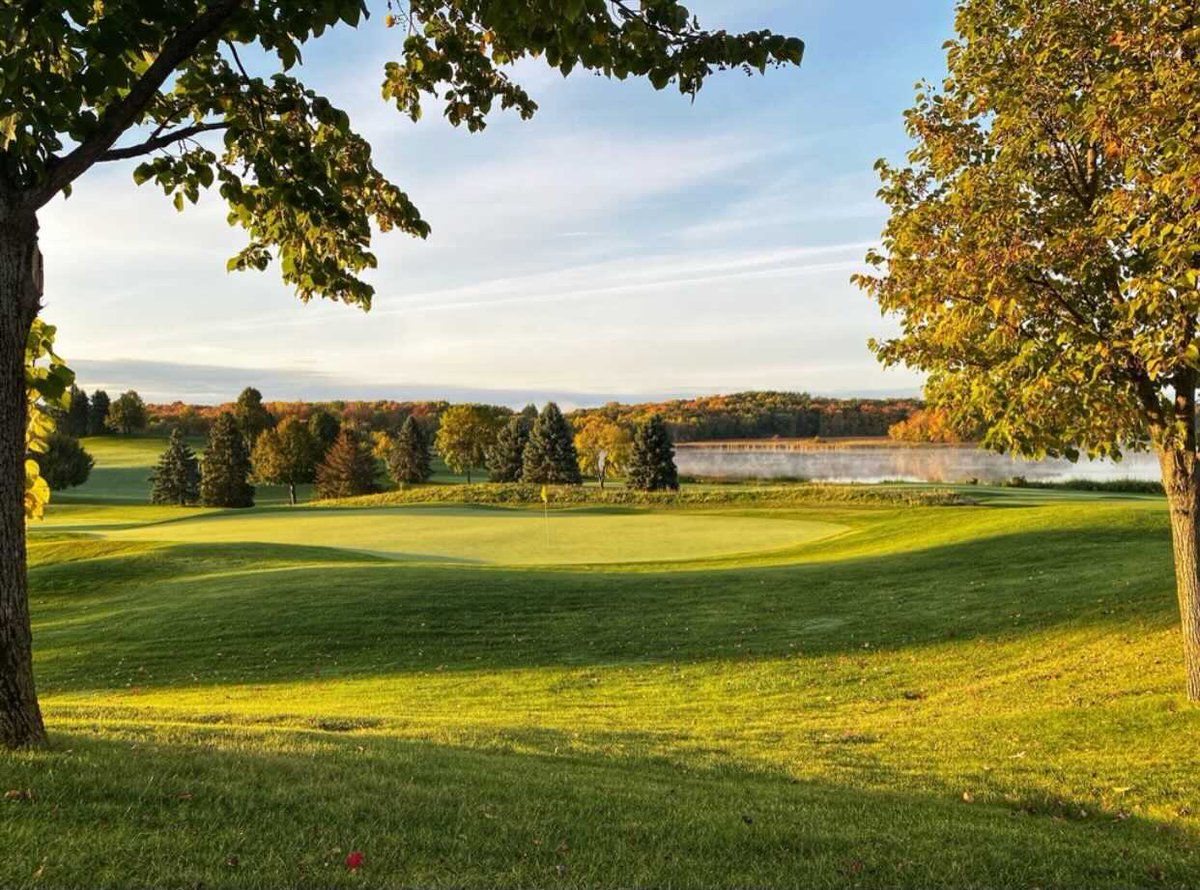 foreUP's tweet image. &quot;Some courses you play, others you remember...&quot; It&apos;s easy to see why we have a crush  on @WildMarshGolf  This course is a must-play, but you need to hurry before the season ends. 😍🍁

#foreUPclient #foreUPfam #toppublicgolfcourses #mandatorygolffriday #golftwincities