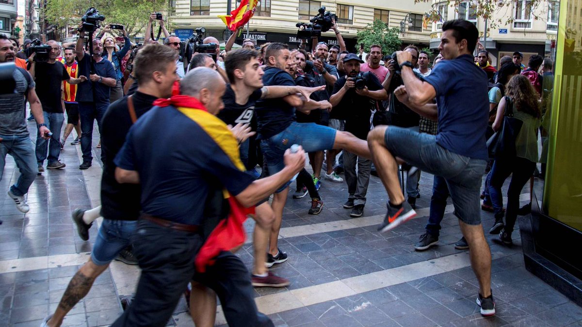Miquel_R's tweet photo. També esperem que la pel·lícula 'La Mort de #Guillem' servisca per entendre una mica més el País Valencià, tot i que hi ha molt més abans i després del crim. 

I com vam resistir, malgrat saber que allò que defensàvem ens podia costar la vida. https://t.co/DSbRxZzb8N