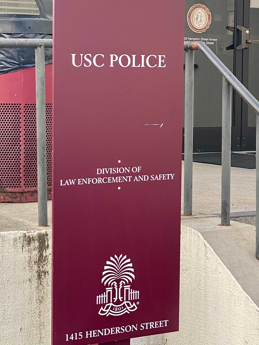 FundtheFirst's tweet photo. After a successful #FeedtheFirst campaign by a USC alumni on our platform, Fund the Firstโs Ashton Reagin took the ride to meet with the campus police department and provide over 50 Chick-Fil-A meals!
#fundthefirst #onefamilyonemission #firstresponders #military @USCPD https://t.co/0pQzc5Oxzu