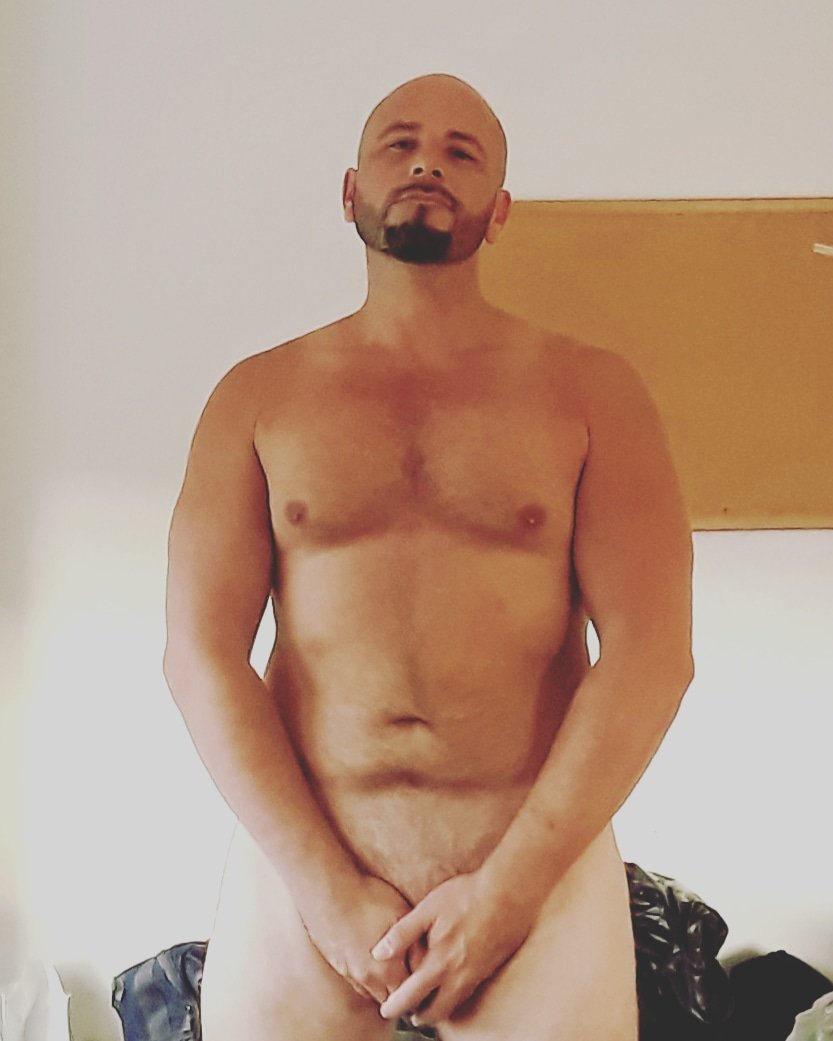 BorrelliShane's tweet photo. Hey hey all
https://t.co/kYq4JY1DKD 
Cheap only $5.99 a month.
#onlyfans #gaydaddy #instagay #gayguy #instascruff #instascruffy https://t.co/bszipzHQEq