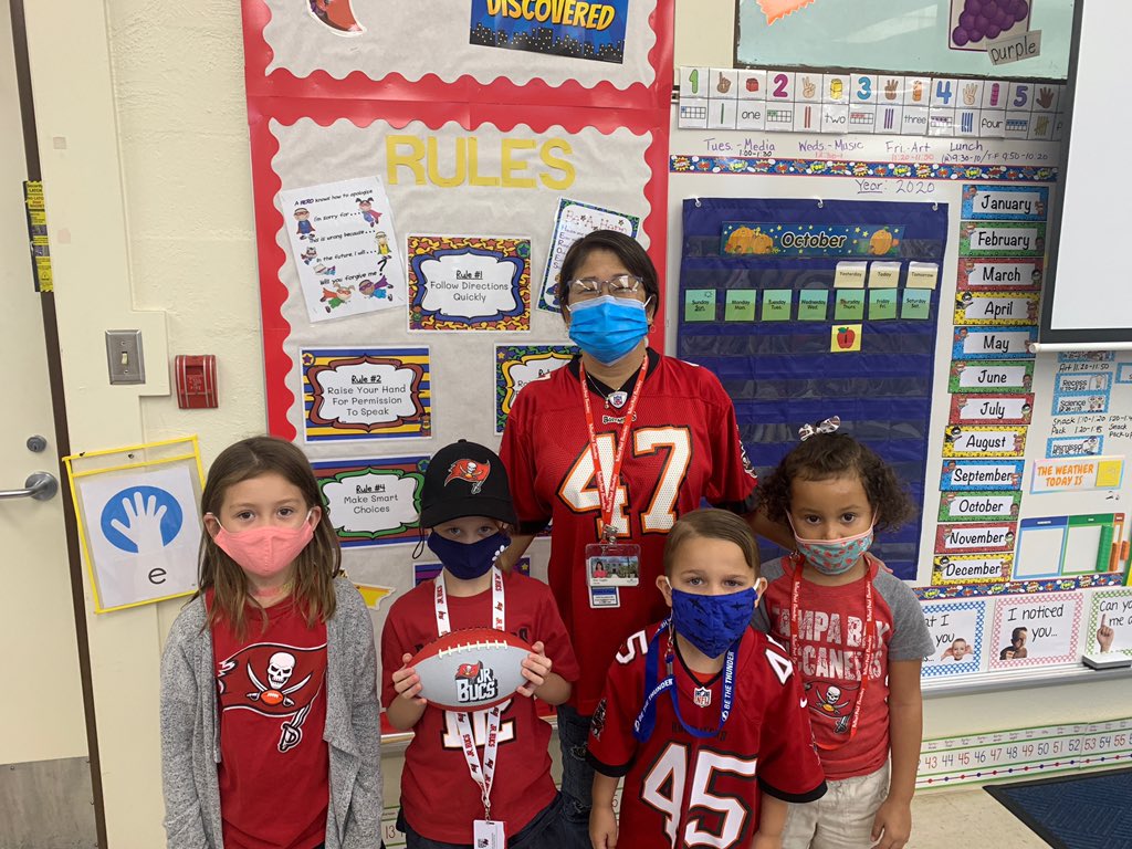 Mrs Supple’s Kindergarten Class at Ballast Point is Raising the Flags for our Tampa Bay Buccaneers! #GoBucs @BucsFoundation @BallastPointPTA