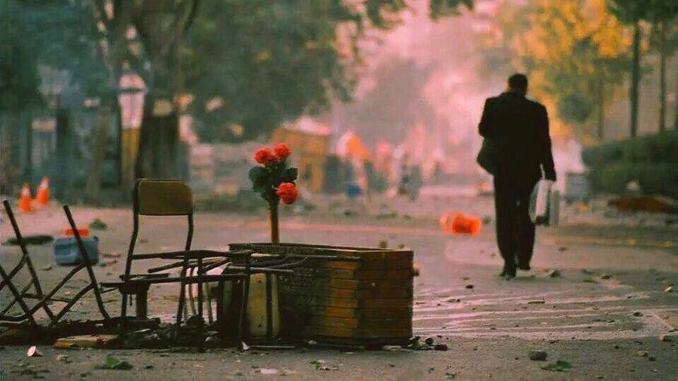 • sen mahrum kaldım sanırsın, seni esirgiyordur oysa.