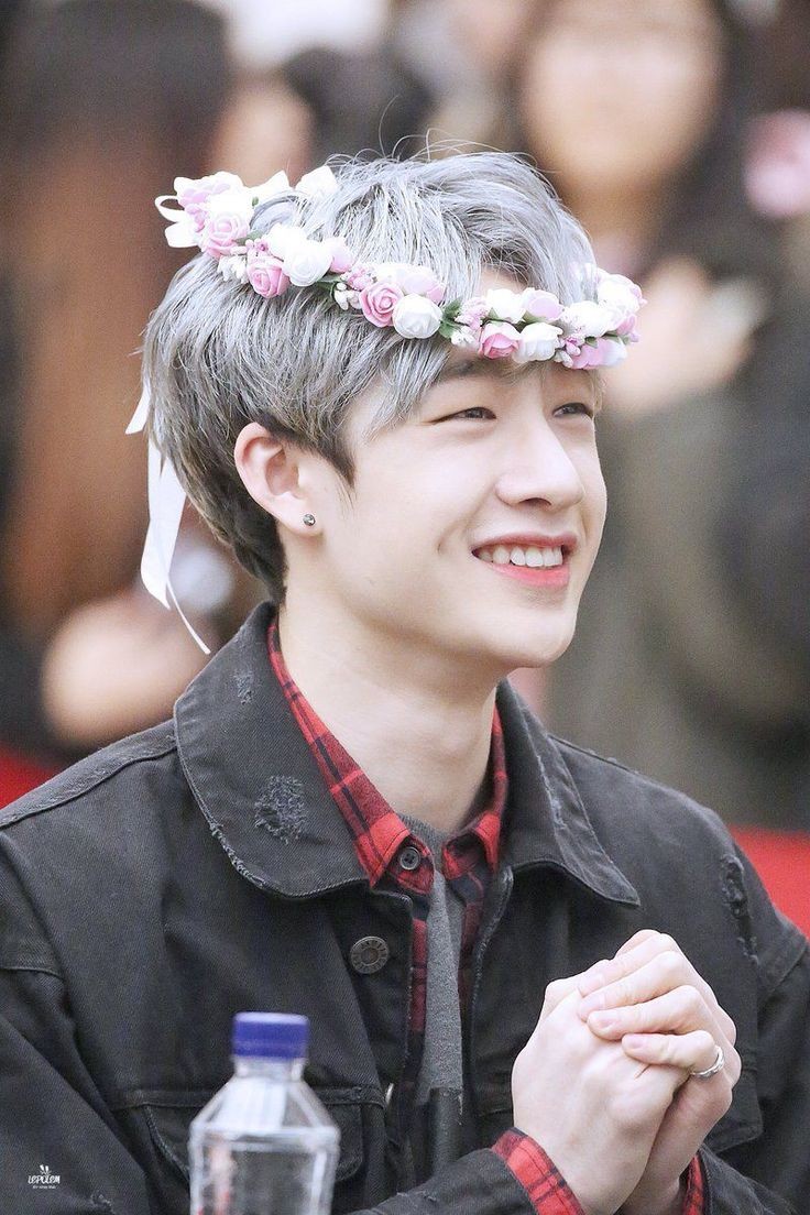 « 𝕚𝕞𝕒𝕘𝕚𝕟𝕖 𝕓𝕒𝕟𝕘𝕔𝕙𝕒𝕟 𝕒𝕤 𝕪𝕠𝕦𝕣 𝕓𝕖𝕤𝕥 𝕗𝕣𝕚𝕖𝕟𝕕 — 𝕒 𝕔𝕦𝕥𝕖 𝕥𝕙𝕣𝕖𝕒𝕕 »Imagine for a moment being Chan& #39;s friend.   #HappyBangChanDay  #OurHavenBangChan  #우리의_천리방_찬아_생일축하해  @Stray_Kids