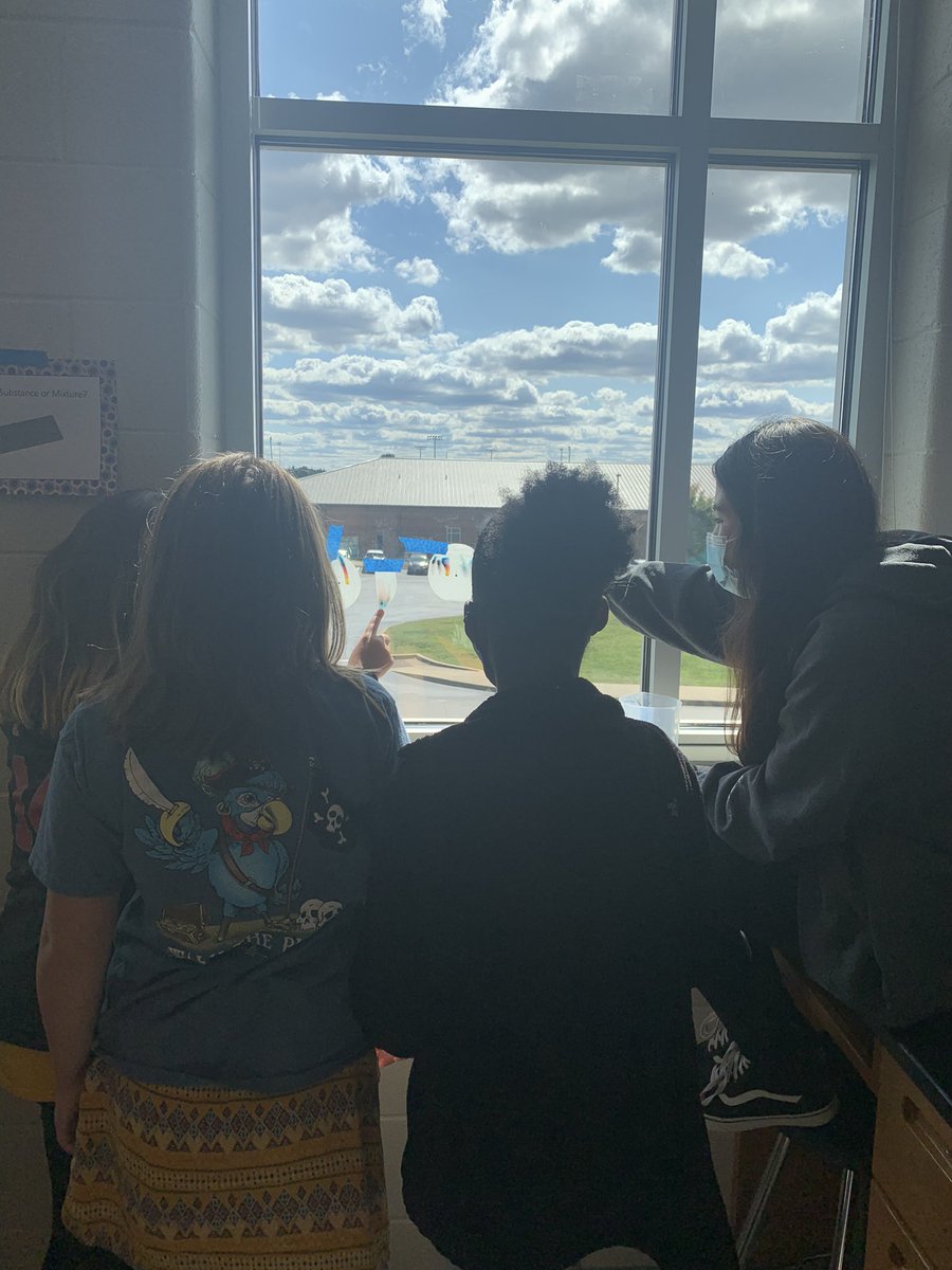 Students were color detectives today! They analyzed chromatography patterns of 6 different black markers to solve The Case of the Stolen Pumpkin.