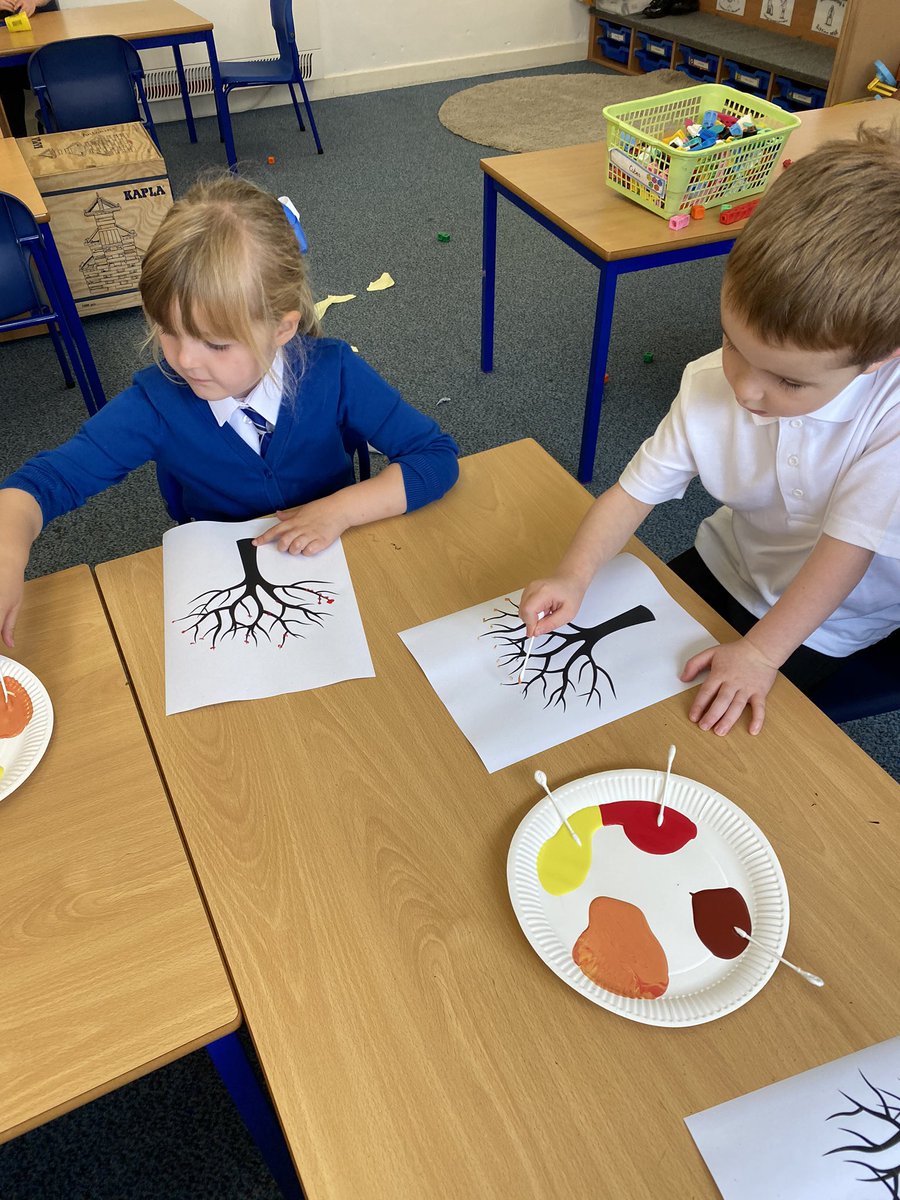 mrsmcbride1's tweet image. Last week in art we created some beautiful autumn trees by printing with cotton buds! We were so proud to see them on display! @p1_MissMarshall