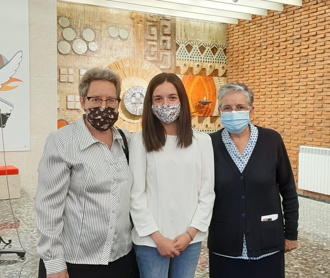 HijasCaridadEN's tweet photo. Con alegría y esperanza celebramos hoy el inicio del postulantando de Haizea. ¡Gracias por tu respuesta ilusionada! ¡Caminamos contigo!👣🙏♥️ https://t.co/I8NTqzH6Rj