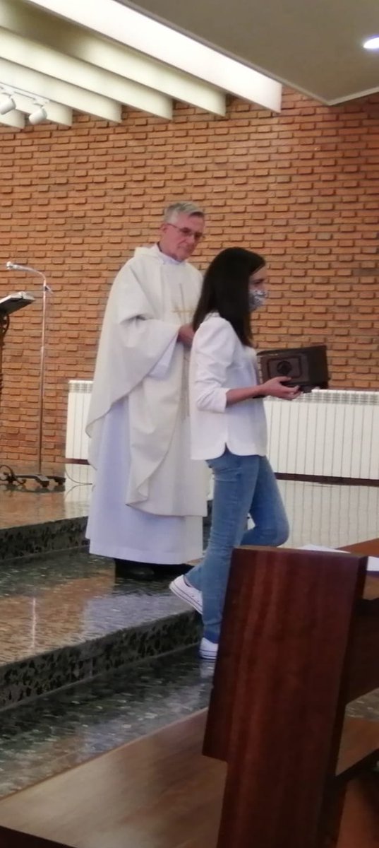 HijasCaridadEN's tweet photo. Con alegría y esperanza celebramos hoy el inicio del postulantando de Haizea. ¡Gracias por tu respuesta ilusionada! ¡Caminamos contigo!👣🙏♥️ https://t.co/I8NTqzH6Rj