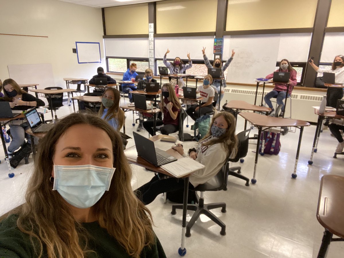 acd0815's tweet image. Smiling with our eyes 🤩 #classselfie #studentappreciation ⁦@HHSS_RedHawks⁩ ⁦@TLDSB⁩