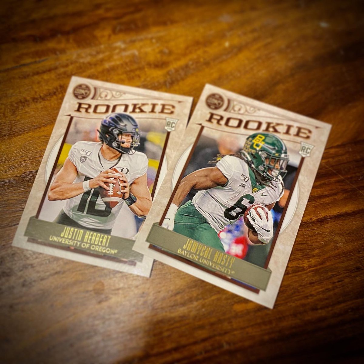 crushingcards's tweet photo. Which rookie is going to have a bigger week 4? My money is on CeeDee Lamb.

#cardcollecting #crushingcardboard #pokemon #pokemoncards #baseballcards #basketballcards #footballcards #football #psa #beckett #nfl #panini #paniniamerica #paninifootball https://t.co/C8guzQ4sIk