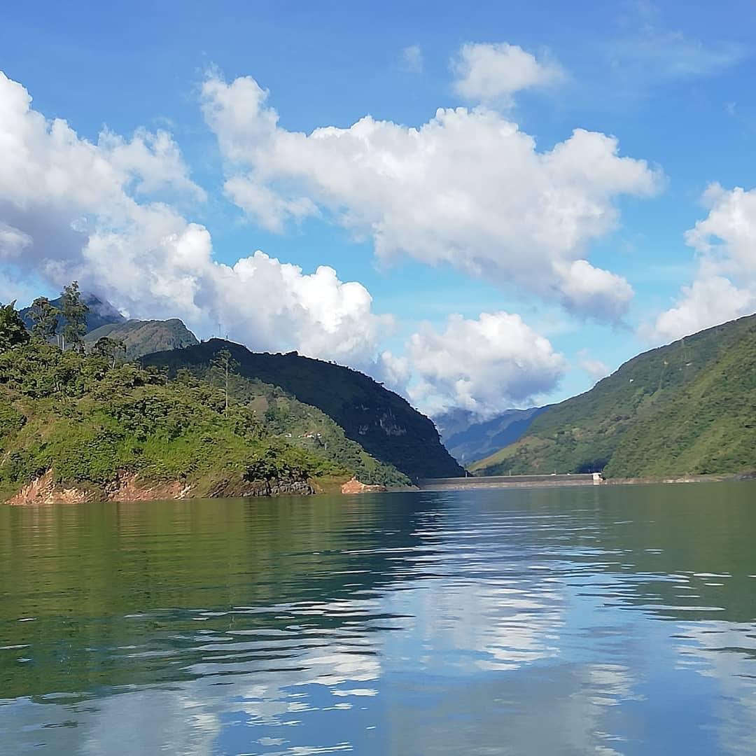 GuavioNoticias's tweet photo. Feliz viernes a todos.
Al fondo muro de contención represa del #Guavio. https://t.co/GKCILtpuJN
