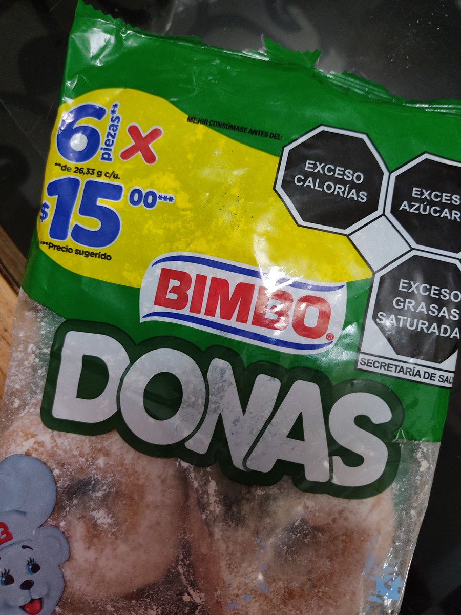 denynovoa's tweet photo. Me compré unas donas @BimboMx  no tenían fecha de caducidad, me comí un pedazo  y estaba lleno de moho 😵🤢🥴 estoy preocupada por qué aún le doy pecho a mi bebé 😔 @Profeco https://t.co/mW27sQE9Tn
