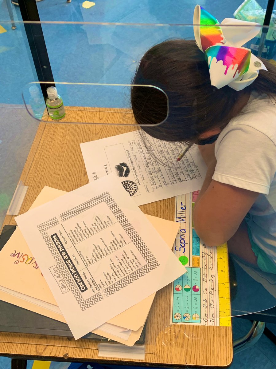 OSchool4's tweet photo. Intensely focused writers! So impressed! #sch4pride #sch4family https://t.co/8AgVSED74l