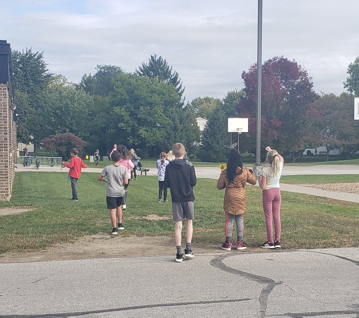 HESChapman's tweet photo. Thank you @HES_PhysEd for an amazing Wellness Week! Our Jog/Walk makes emotional EVERY year. There is nothing like watching your kiddos cheer each other on with nothing but love and support!!😭 THANK YOU to our parent cheering section! #TEAM4C🙌 #WereAllinThisTogether💪 https://t.co/yBYYOHrLDx