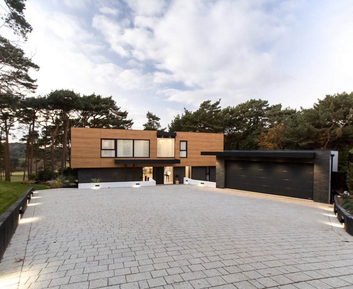 INTERIORPORN1's tweet photo. Loving this modern luxury mansion in the UK 🤯 https://t.co/4mPYbaejNl