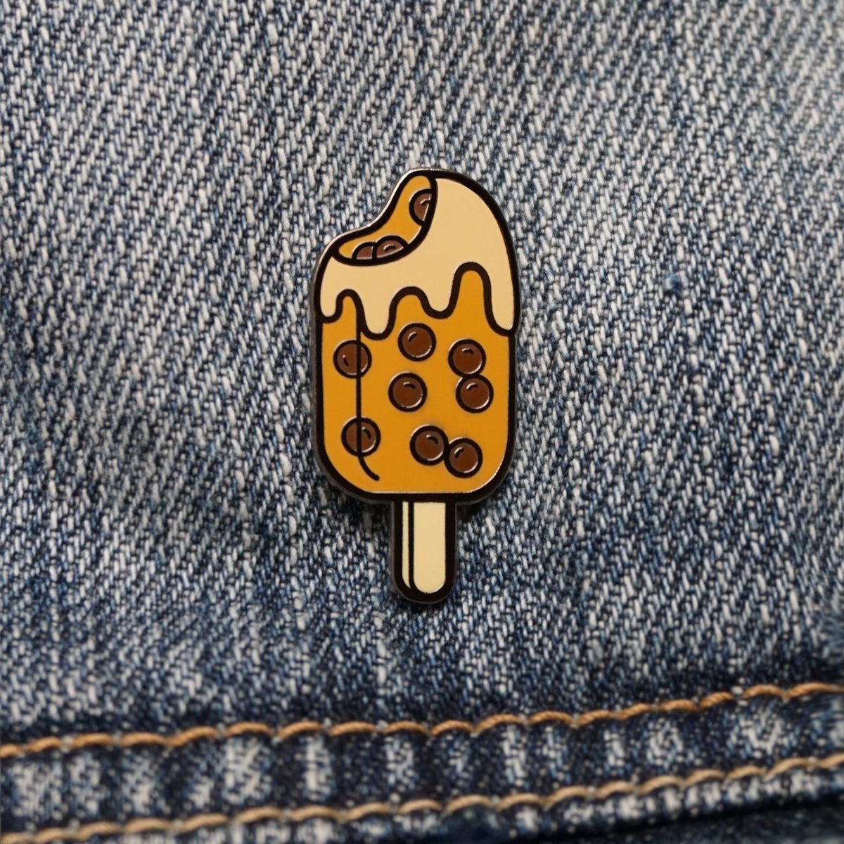 We’re super excited to announce one of our favorite desserts as our newest pin: the Brown Sugar Boba Ice Cream Bar!
onpointpins.com/collections/fo…
___
#Bobabar #bobaicecream #enamelpins #pins