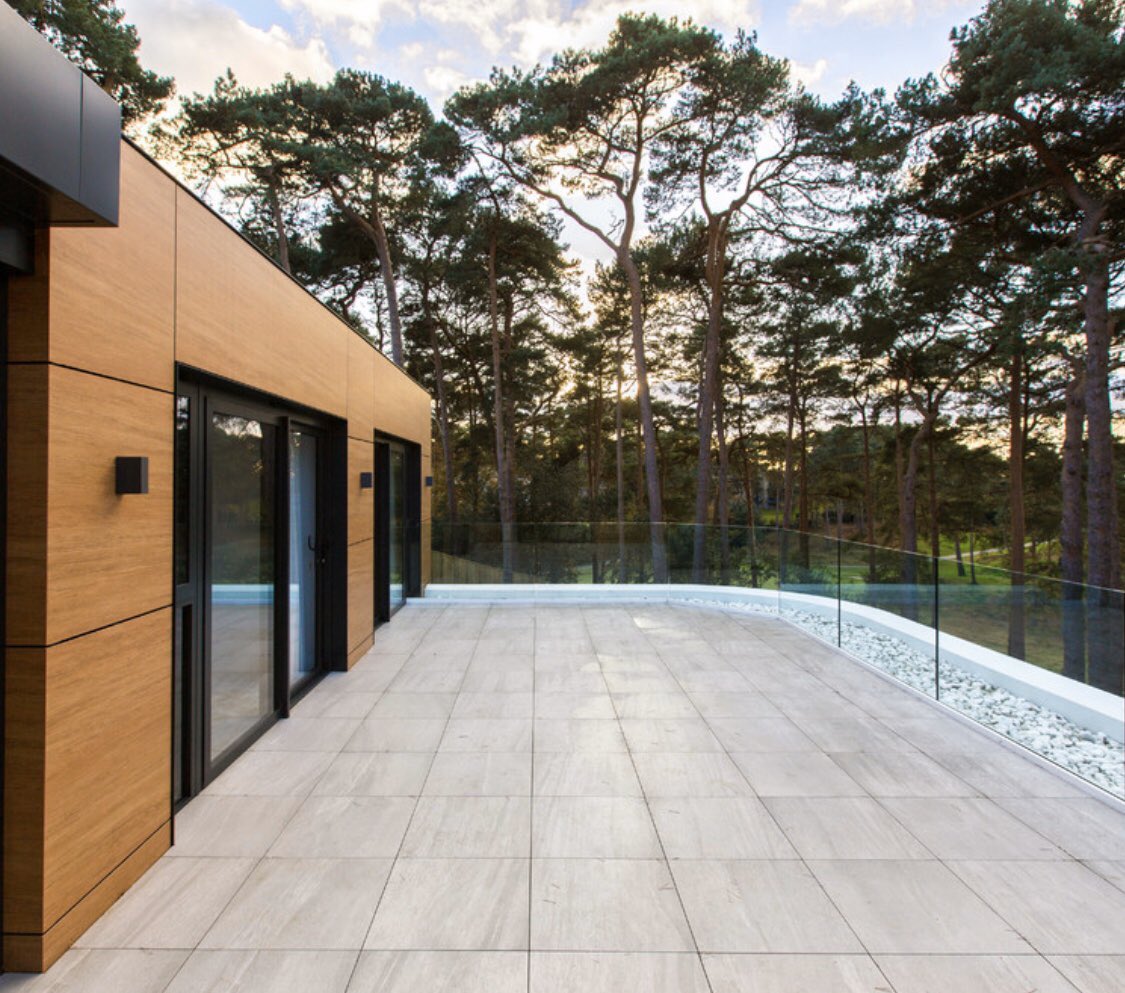 INTERIORPORN1's tweet photo. Loving this modern luxury mansion in the UK 🤯 https://t.co/4mPYbaejNl