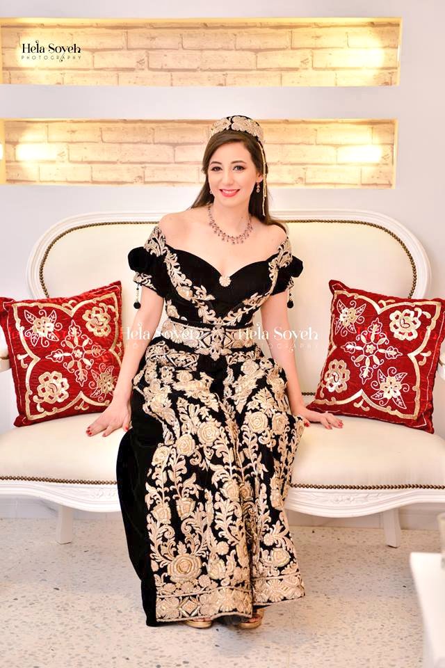 Step 6: OuteyaThe Outeya marks the last day of the Henna.It also symbolizes the bride's last day at her father's house.Usually the bride dresses in a traditional dress.