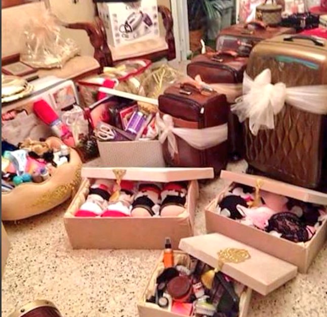 Step 3: The Sabboun & Hazen Farch (zhez)These days mark the beginning of the Tunisian wedding week.The female relatives of the bride prepare the "Trousseau" (beddings, clothes, kitchen services, appliances etc) & expose them in front of the family in nicely decorated baskets