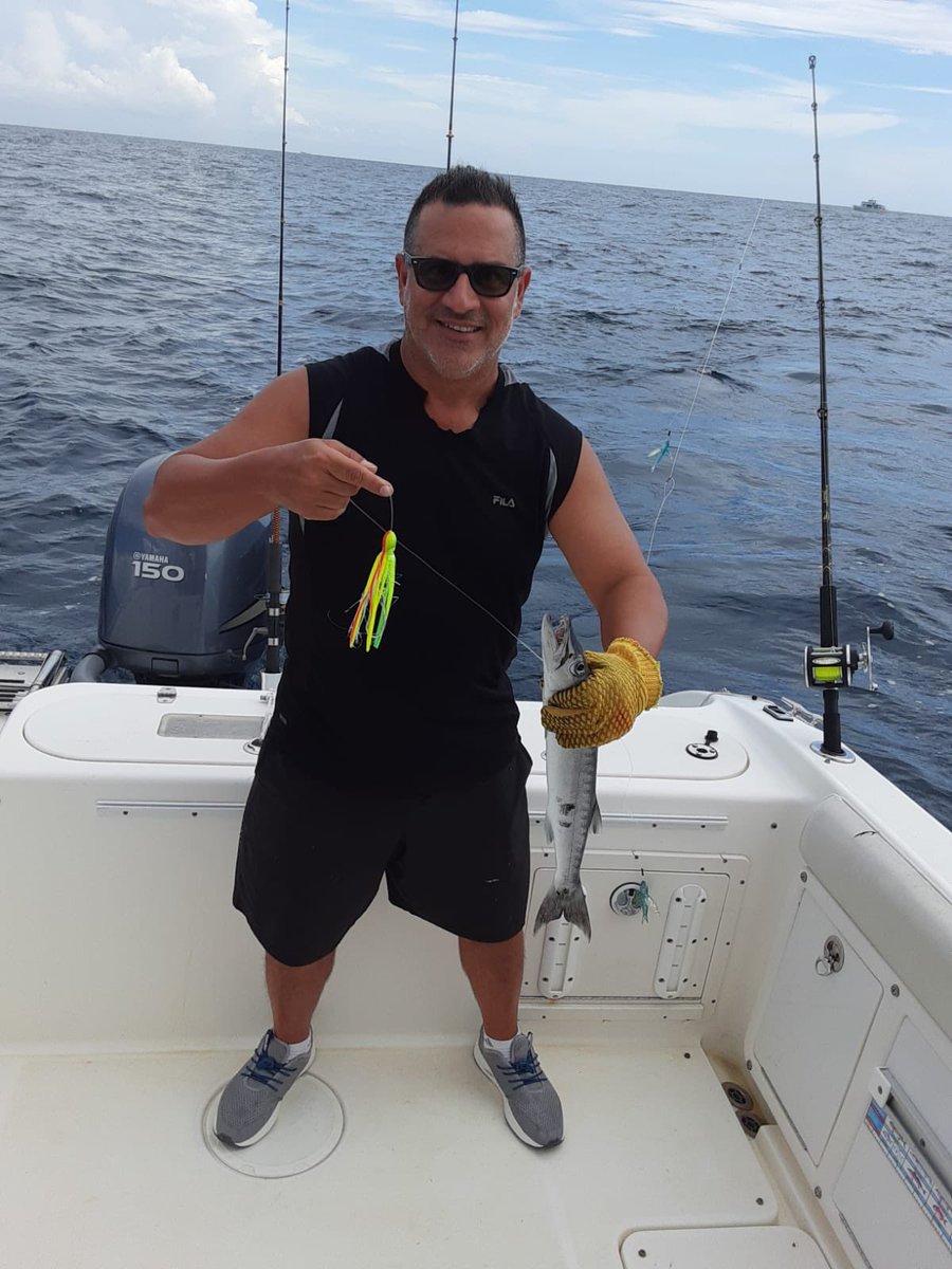 ReyLavandera's tweet photo. #SaltLife #offshorefishng #saltybones https://t.co/K1Ny485fPu