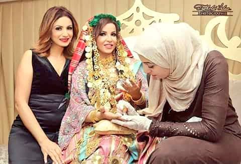 Step 5: The Henna and HarkousFor a few days (~3) before the wedding, Henna and Harkous would be applied on the bride's hands and feet.Each day of the application is a small celebration in which the bride can choose to wear a traditional dress from her region.