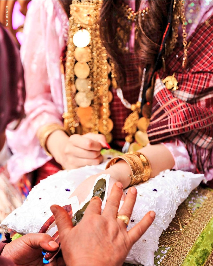 Step 5: The Henna and HarkousFor a few days (~3) before the wedding, Henna and Harkous would be applied on the bride's hands and feet.Each day of the application is a small celebration in which the bride can choose to wear a traditional dress from her region.
