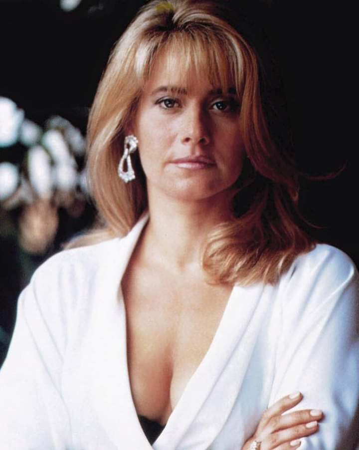 Happy birthday Lorraine Bracco. 