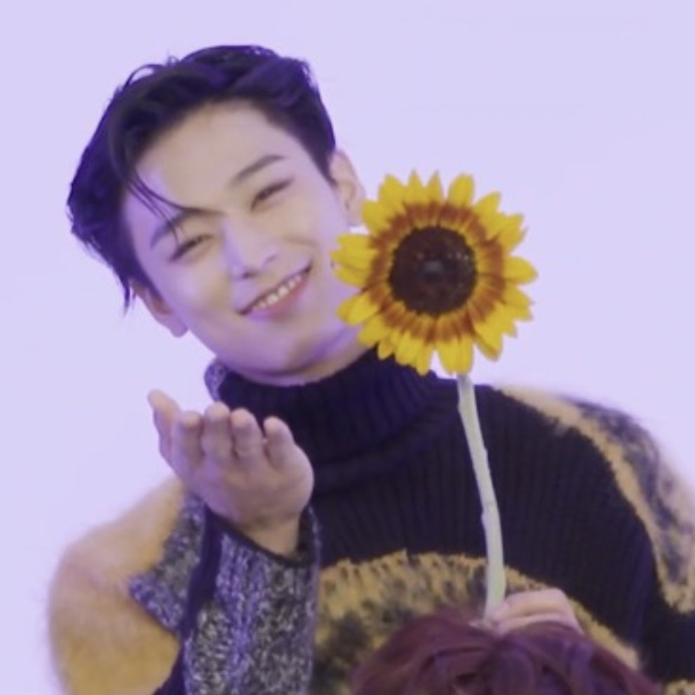 juyeon_flowers's tweet photo. ✨🌻juyeon with a sunflower🌻✨

#THEBOYZ #JUYEON
#더보이즈 #주연 #이주연 https://t.co/kieIQoqplv