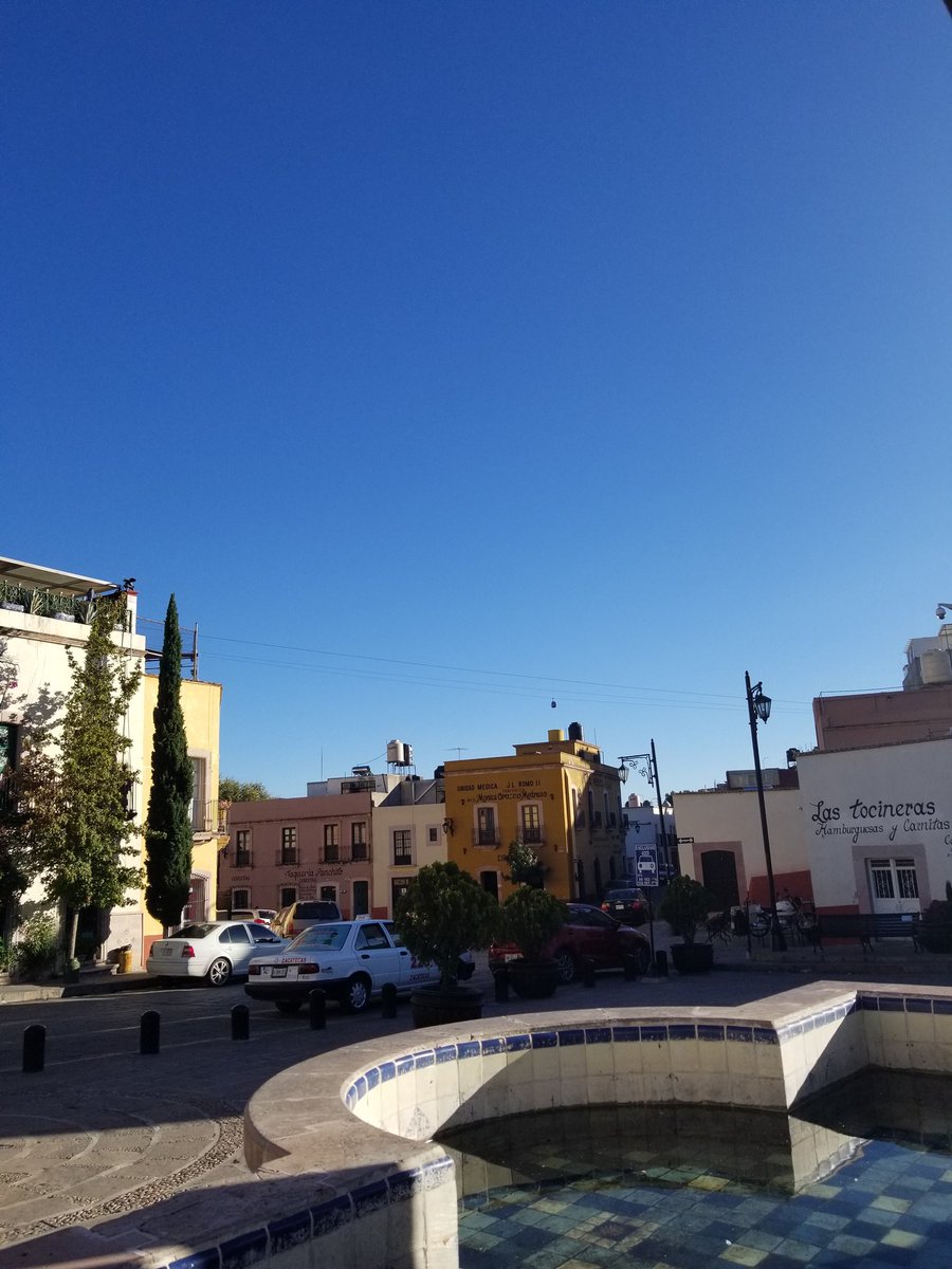 Se percataron que hoy el cielo de Zacatecas estaba súper azul? Y se los juro no tiene filtro y es un Samsung el qué tomó la foto.