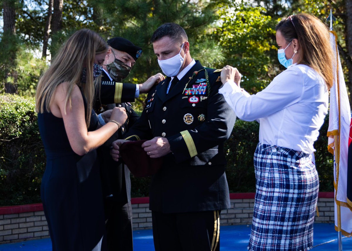 CDonahue1792's tweet photo. Congrats to BG Pat Work on his well-deserved promotion! An incredible #Paratrooper &amp; leader, we look fwd to the great contributions he’s going to make to our @USArmy. We couldn’t be more happy for him and his fam. Thks to @ArmyChiefStaff for making time to promote this great ldr. https://t.co/iBIsqKqeFX