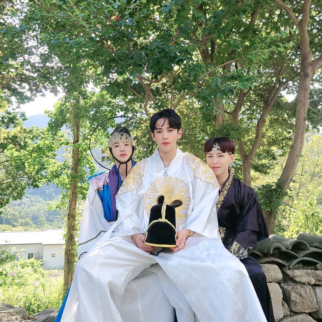 FranceOtc's tweet photo. #OTC
01.10.20 - Instagram
Ce soir, pourquoi ne pas faire un vœu pour la lune ? 🌝
▶️https://t.co/PgkI1pvju4
#offthecuff #offtheupdate
#PETER #ROWOON #YOOONE
Cr. purplestar.ent
🐼 https://t.co/dOv0z8vhi8