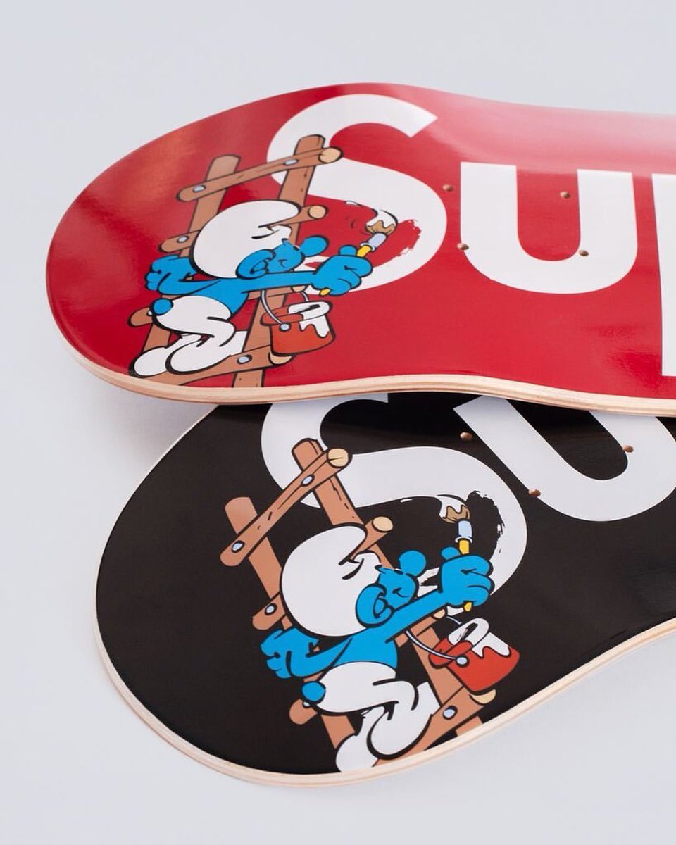 Stockx Japan Twitterissa Supreme Fw Week6が本日発売 ベルギーの人気アニメ 漫画 スマーフ Smurfs とのコラボコレクションが登場 特にスケートボードデッキは争奪戦必至 その他にもma 1やニューエラキャップ マイクなど注目のアイテムが満載です Stockxjp