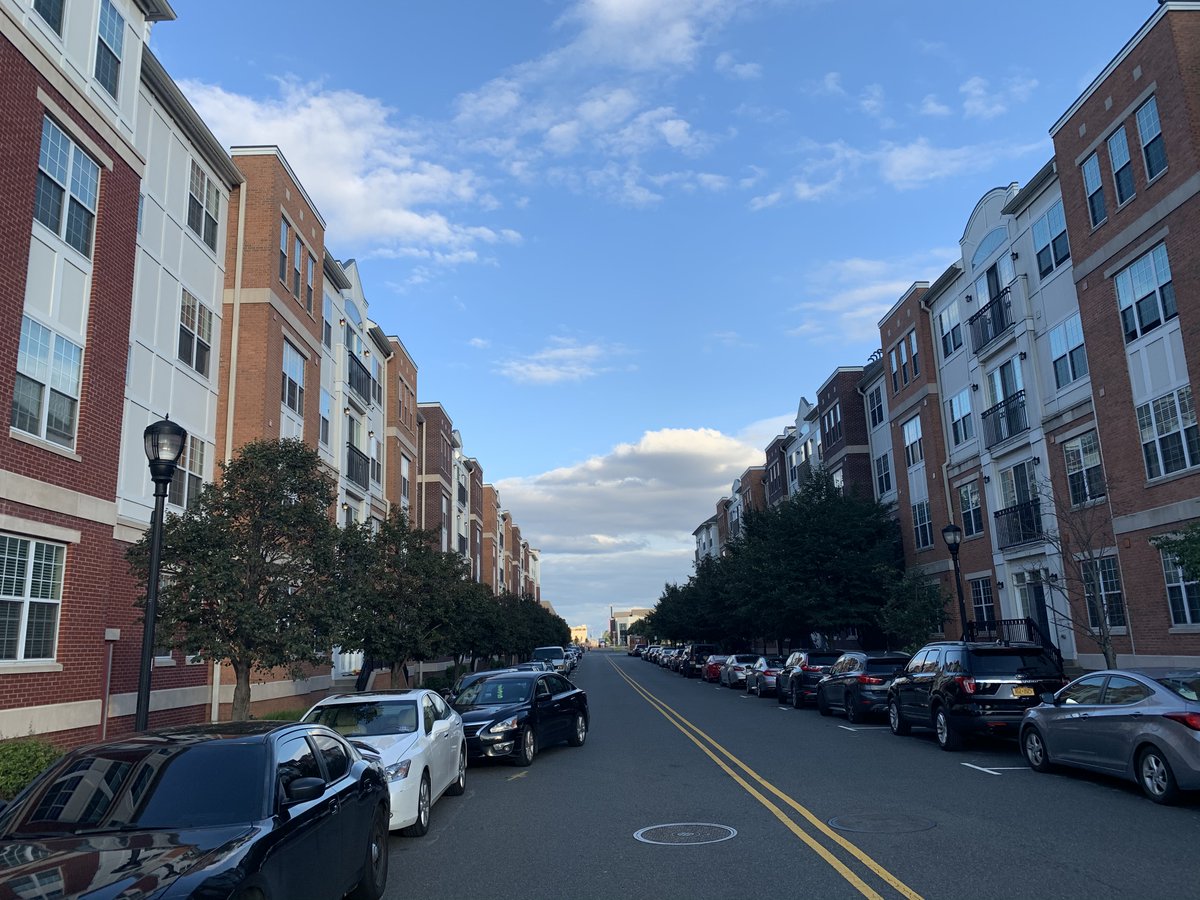 So...They're building about 7,000 homes on a spit of land in Bayonne that was reclaimed from New York Bay for the Military Ocean Terminal in the 1930s. It looks like a scene from a Sunbelt subdivision, with multiple blocks springing up seemingly overnight. https://twitter.com/erstwhileboffin/status/1310776698644955142