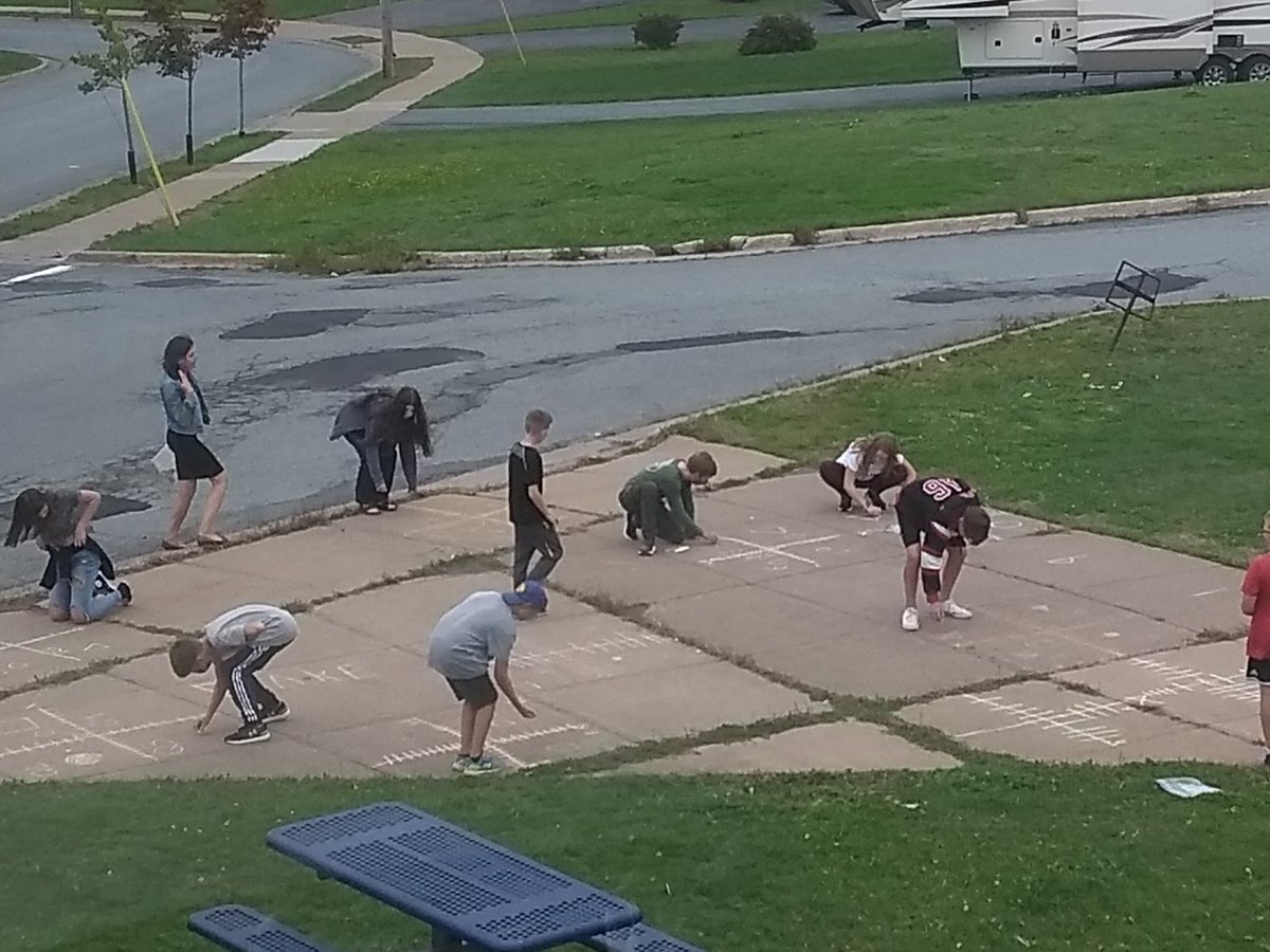 AliciaPotvin1's tweet photo. We take our learning of the Cartesian Plane outside with @mmelannon. Time flies when you are having fun learning math!! ❤️ #letsgetcreative #HRCE_Math #seewhatimlearning @adjhmustangs https://t.co/TNm44z4TAi