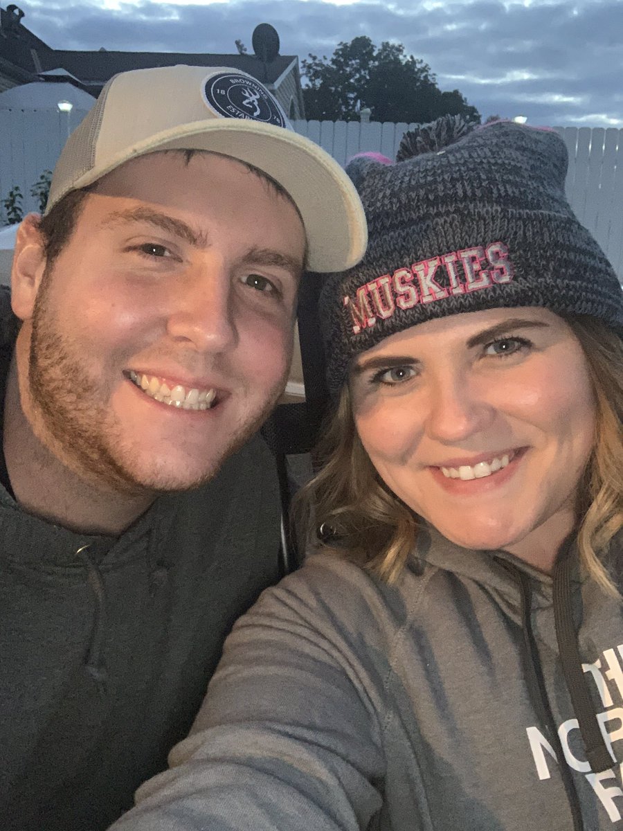 danincrown's tweet photo. This man 😍 He packs my lunch and makes me coffee. Does the dishes and folds laundry. Entertains all my home projects and never tells me no. His love is more than I could have ever prayed for ❤️ https://t.co/bxUIBqFQ70