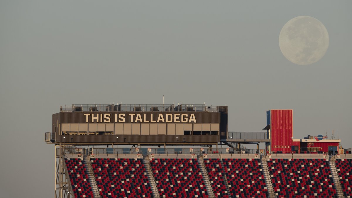 Talladega Superspeedway tweet media
