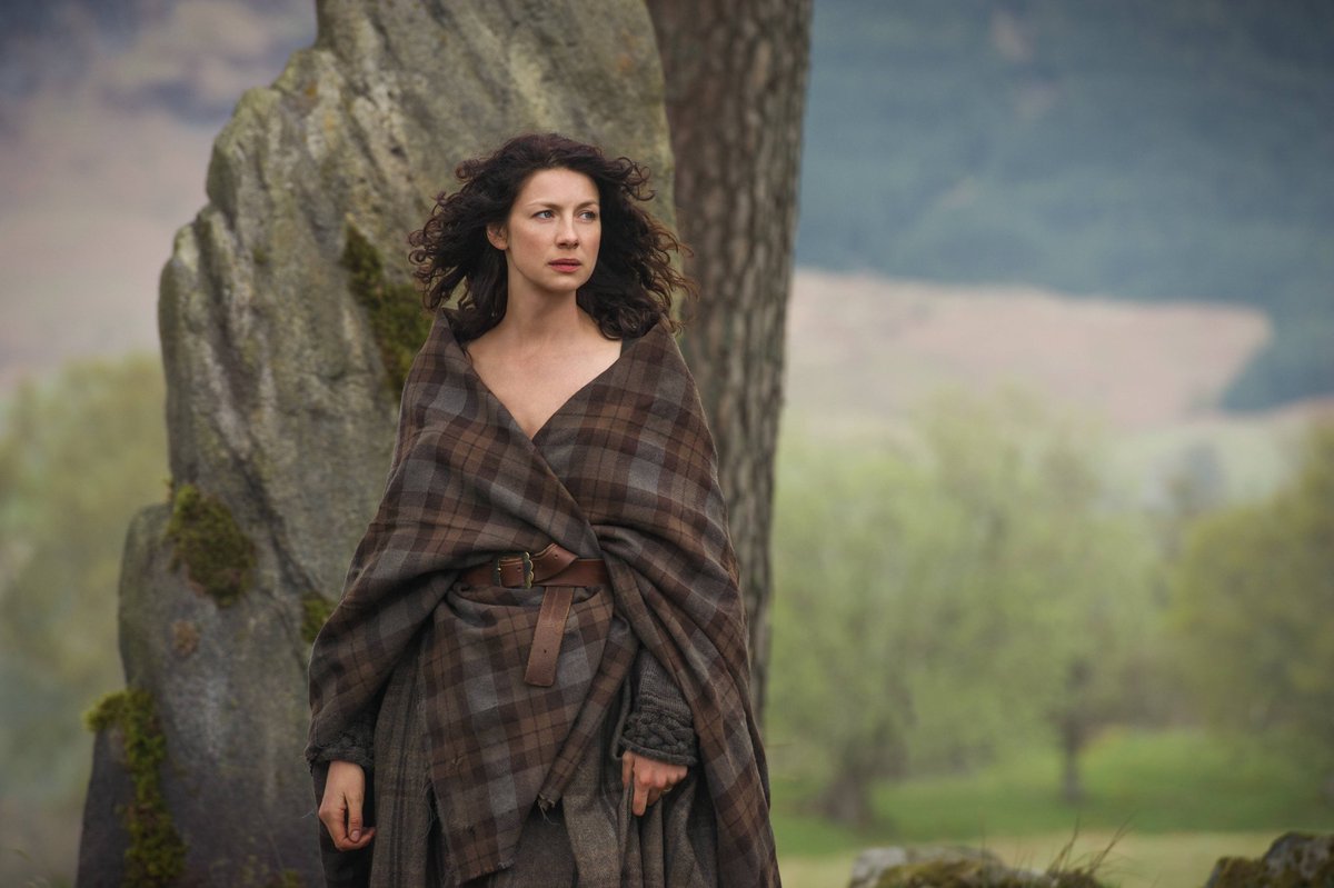 SEASON 1: We fell in love with the now ICONIC chunky knits and Claire introduced us to the 18th century Scottish version of wearing your boyfriend's oversized shirt.P.S. We miss you Geillis.