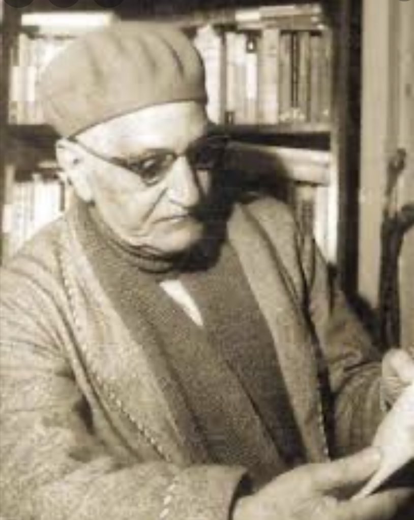 أحسن الظن بالناس كأنهم كلهم خير واعتمد على نفسك كأنه لا خير في الناس.

— عباس محمود العقاد.