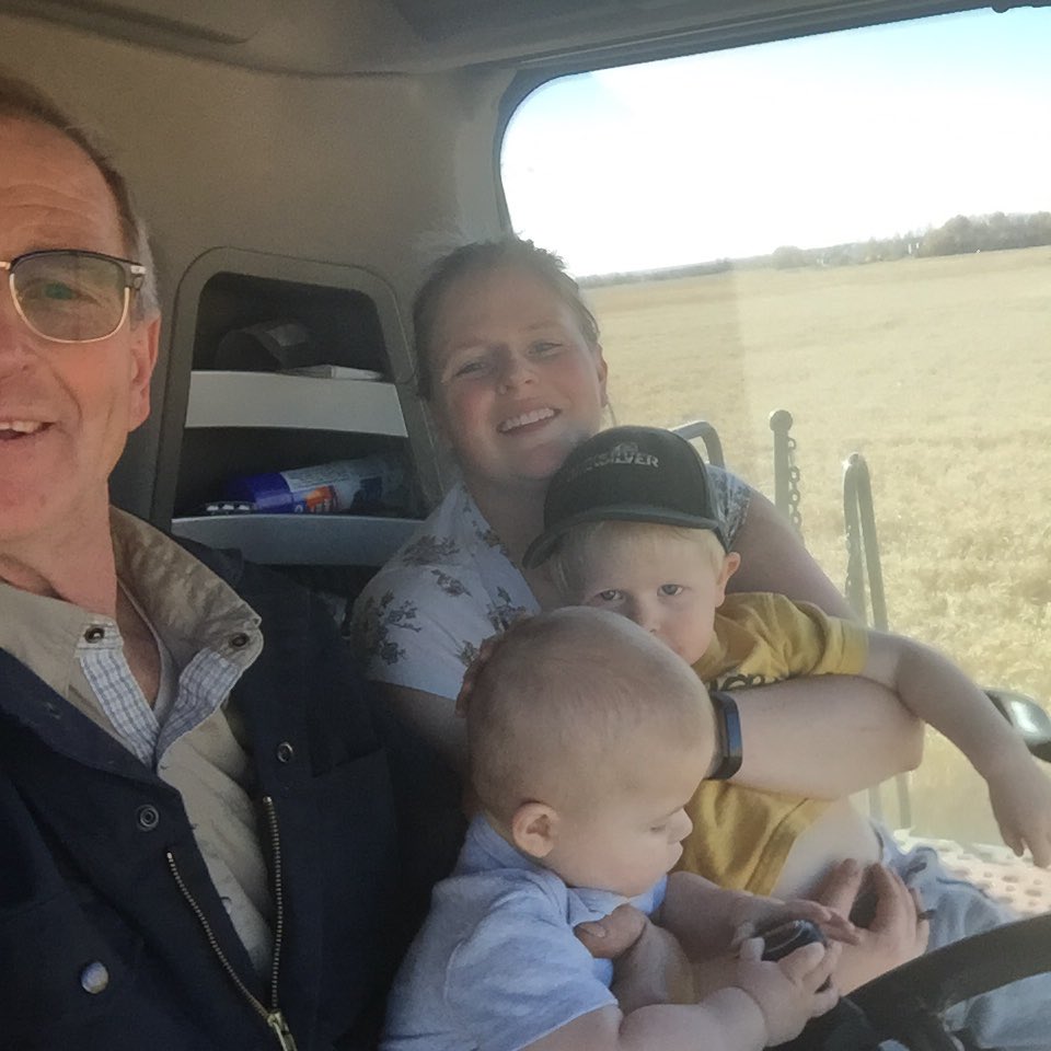 Great harvest day of ⁦@AlbertaWheat⁩ . Buddy seat full of combine drivers. ⁦<a href="/SydneyVosSiegle/">Sydney Siegle</a>⁩  ⁦<a href="/colesiegle/">Cole Siegle</a>⁩