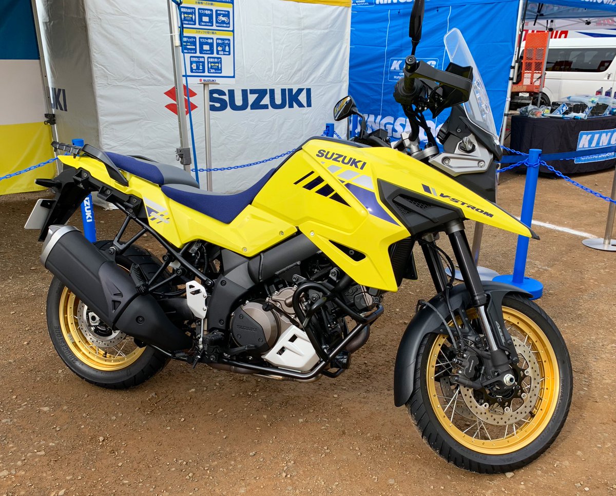suzukicojpmotor's tweet image. 【全日本モトクロス選手権 第3戦
SUGO大会 予選 スポーツランドSUGO】
おはようございます。スズキPRブースオープンしました。ブースではRM-Z450、Vストローム1050XTを展示して皆様のお越しをお待ちしています。お気軽にお立ち寄りください。  #スズキ #全日本MX  #RMZ450 #Vストローム1050XT