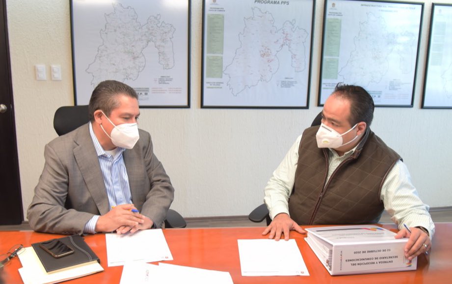 Hoy, el secretario de movilidad <a href="/LuisLimonChavez/">Luis Gilberto Limón</a>, recibió oficialmente la entrega de la antes secretaría de comunicaciones, con lo que se trabajará en la fusión de las dos dependencias.