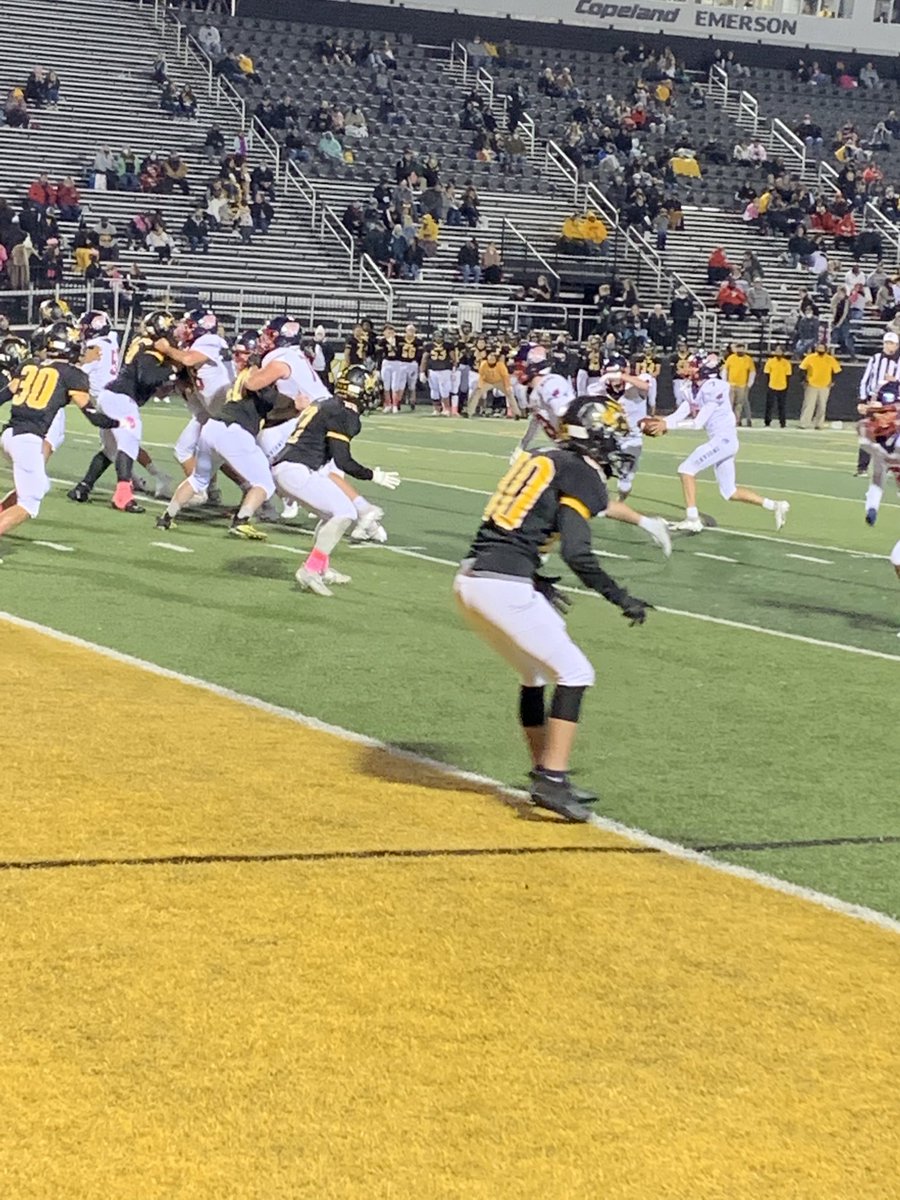 chiphare's tweet image. Brother to brother. Ouhl to Ouhl on a 4 TD pass. Piqua 44-0 #WeArePiqua