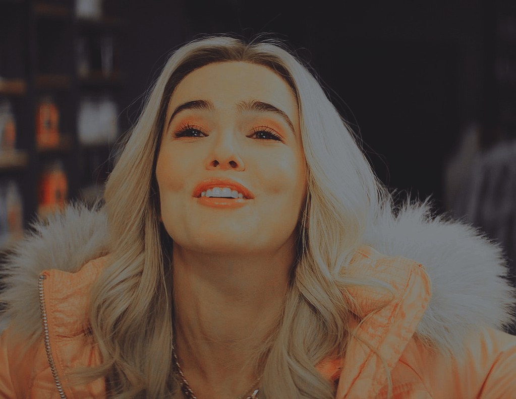 ⠀    ⠀    ⠀      

 ⠀      ⠀       𝐴𝑙𝑜𝑟𝑎 𝑆𝑎𝑙𝑙𝑜𝑤.

⠀      / 𝒍𝒊𝒕. / 𝒕𝒓𝒊𝒈𝒈𝒆𝒓 𝒘𝒂𝒓𝒏𝒊𝒏𝒈. 
⠀      / 𝒅𝒂𝒓𝒌 𝒕𝒉𝒆𝒎𝒆𝒔. / 𝒏𝒔𝒇𝒘. 
⠀      / 𝒎𝒗 - 𝒔𝒔 / 𝒐𝒄 - 𝒄𝒓𝒐𝒔𝒔𝒐𝒗𝒆𝒓
 ⠀    ⠀        𝒇𝒓𝒊𝒆𝒏𝒅𝒍𝒚.

  ⠀                   ⟲ &amp; ♡