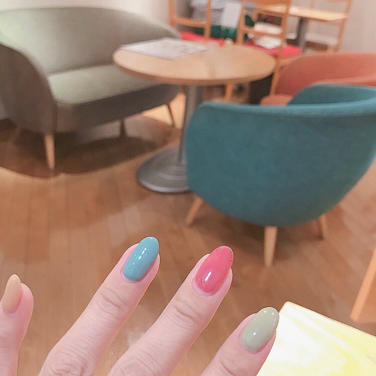 HOMEI_nail's tweet photo. おはよっち☀️
昨日の銀座はお天気よかったので、久しぶりに館外ランチに出ました🍽
北欧カラフル🌲✨
インテリアとお料理とネイルが、いぃ感じにシンクロ☺️w
今日は
川崎アトリエに向かっています🚃 GOTO💨
アトリエ よっち🍩
#HOMEI #NE110 #NE63 #NE14 #NE72 https://t.co/pTnRlS1zSk