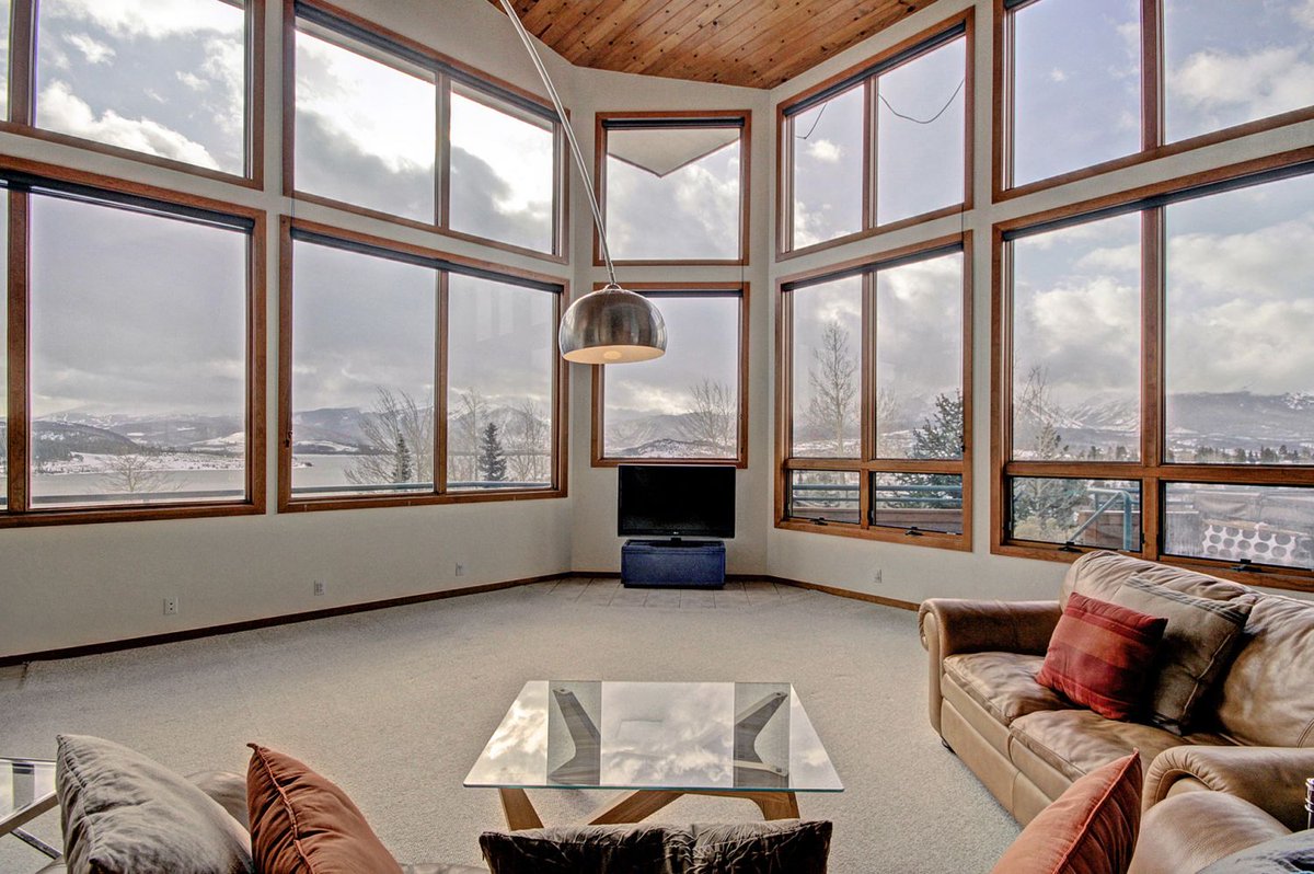 SkyRunSummit's tweet photo. It’s just you and the mountains when you stay at 503 Oro Grande. Book your ski trip today ❄️ - https://t.co/JOoRb8DxFR https://t.co/SRIhOkpRb6