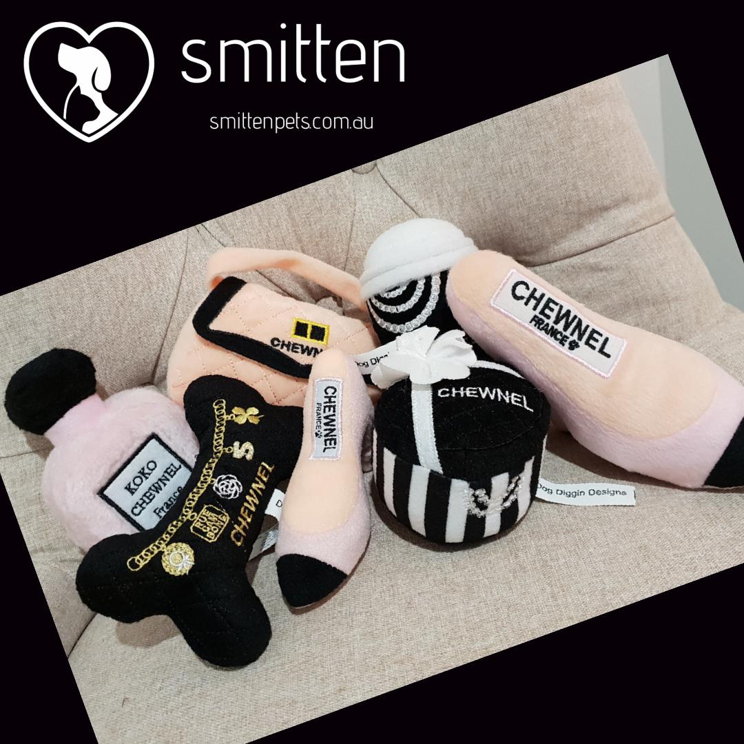 SmittenPets's tweet image. Just a little bit posh!
Luxurious soft squeaker toys.
#chewnel #kokochewnel #dogdiggindesigns