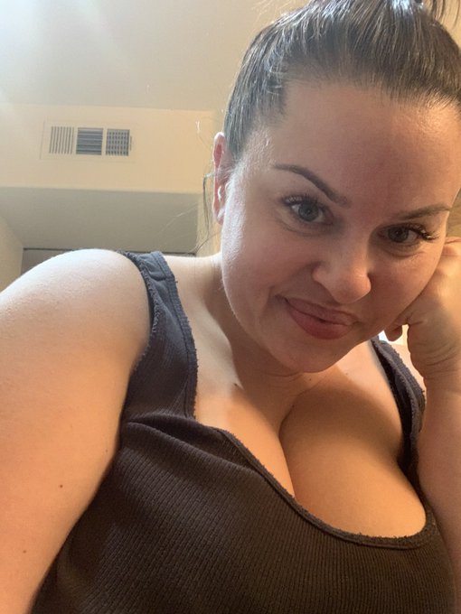 Cooking lemon pepper wings and watching Lucifer. https://t.co/5KJSjAZ2pY