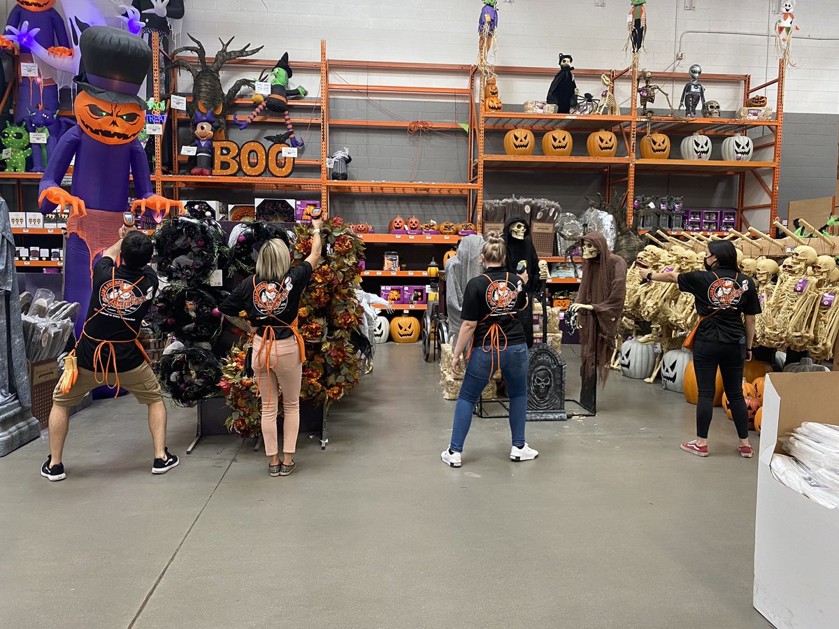 MeganLopez475's tweet image. 468 kicking off CAM and friends celebrations with goodie bags and our first CAM shirt Friday! Can’t wait for what we have planned! #468tbirdstrong #D130Driven @jacki_mccord @misjudes @davevanover468 @Antoniov468 @JamesThomas0468