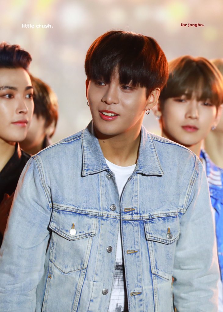 jongho's natural skin tone; a thread #JONGHO  #최종호  #ATEEZ  #에이티즈